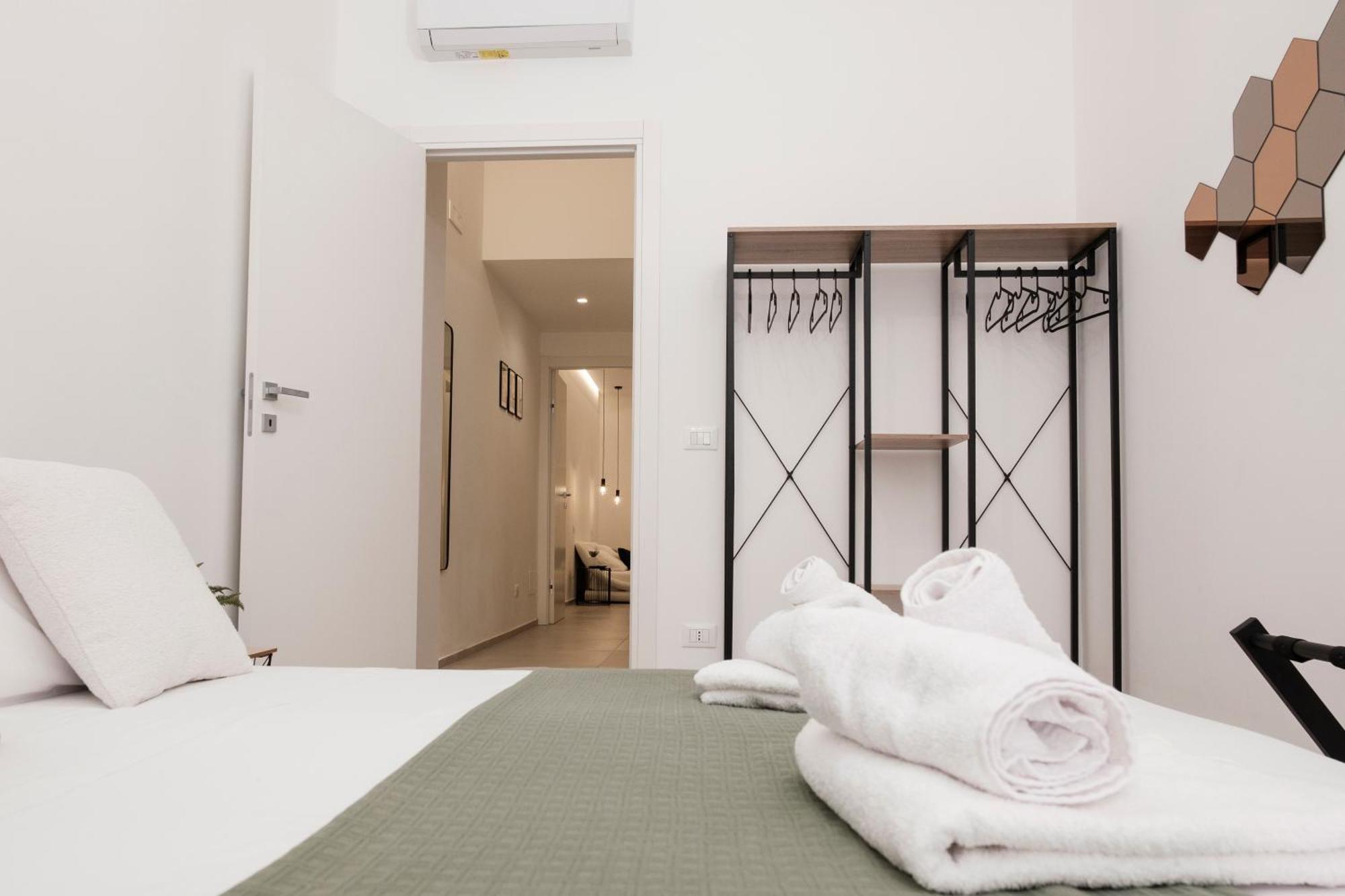Pepoli Deluxe - Exclusive Apartment - Free Parking Trapani Bagian luar foto
