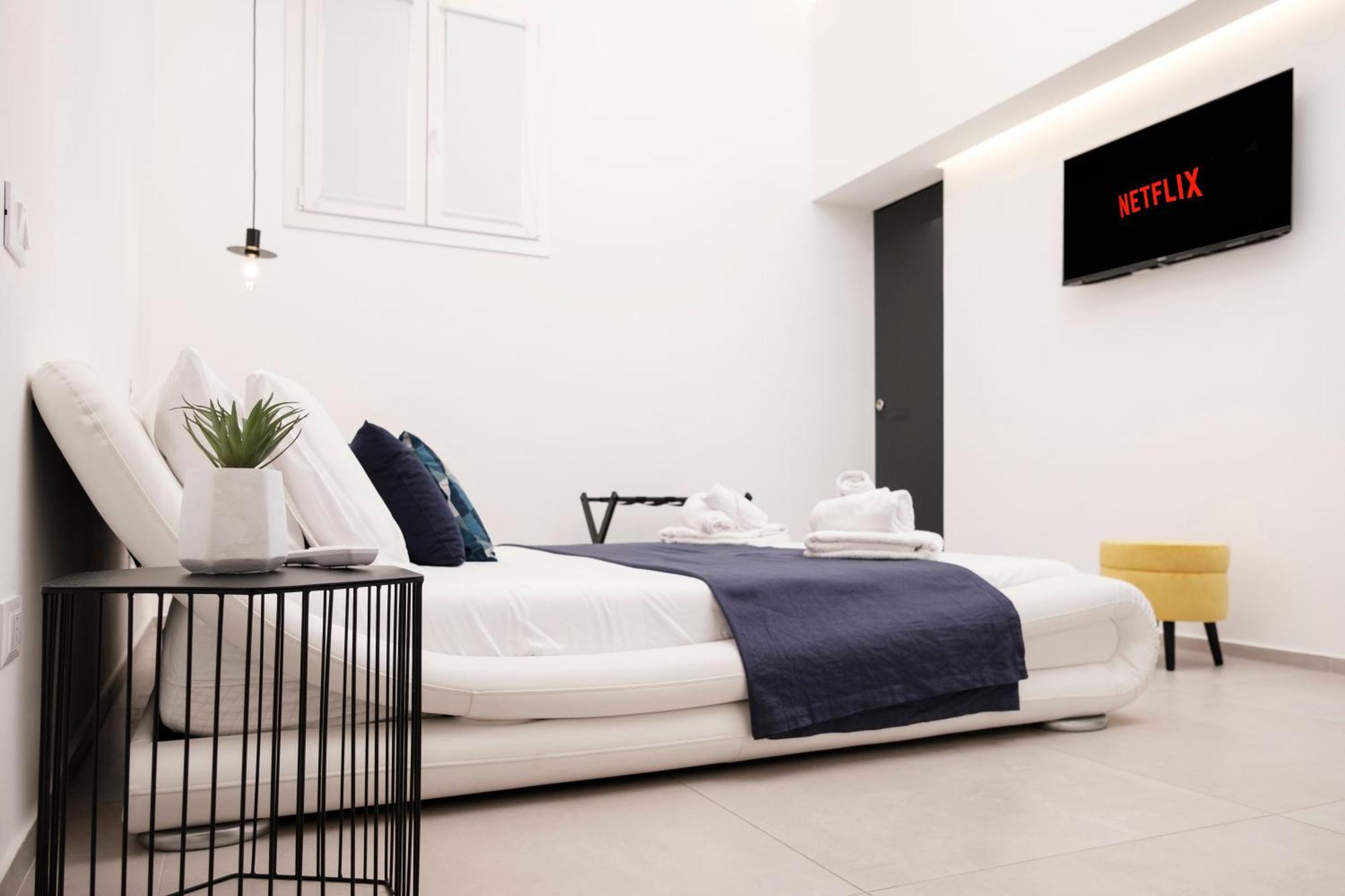 Pepoli Deluxe - Exclusive Apartment - Free Parking Trapani Bagian luar foto