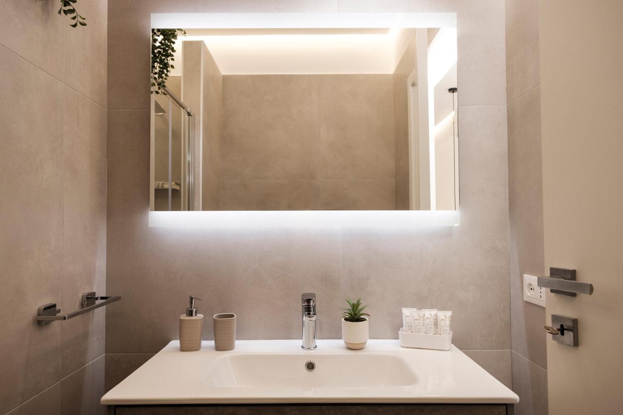 Pepoli Deluxe - Exclusive Apartment - Free Parking Trapani Bagian luar foto