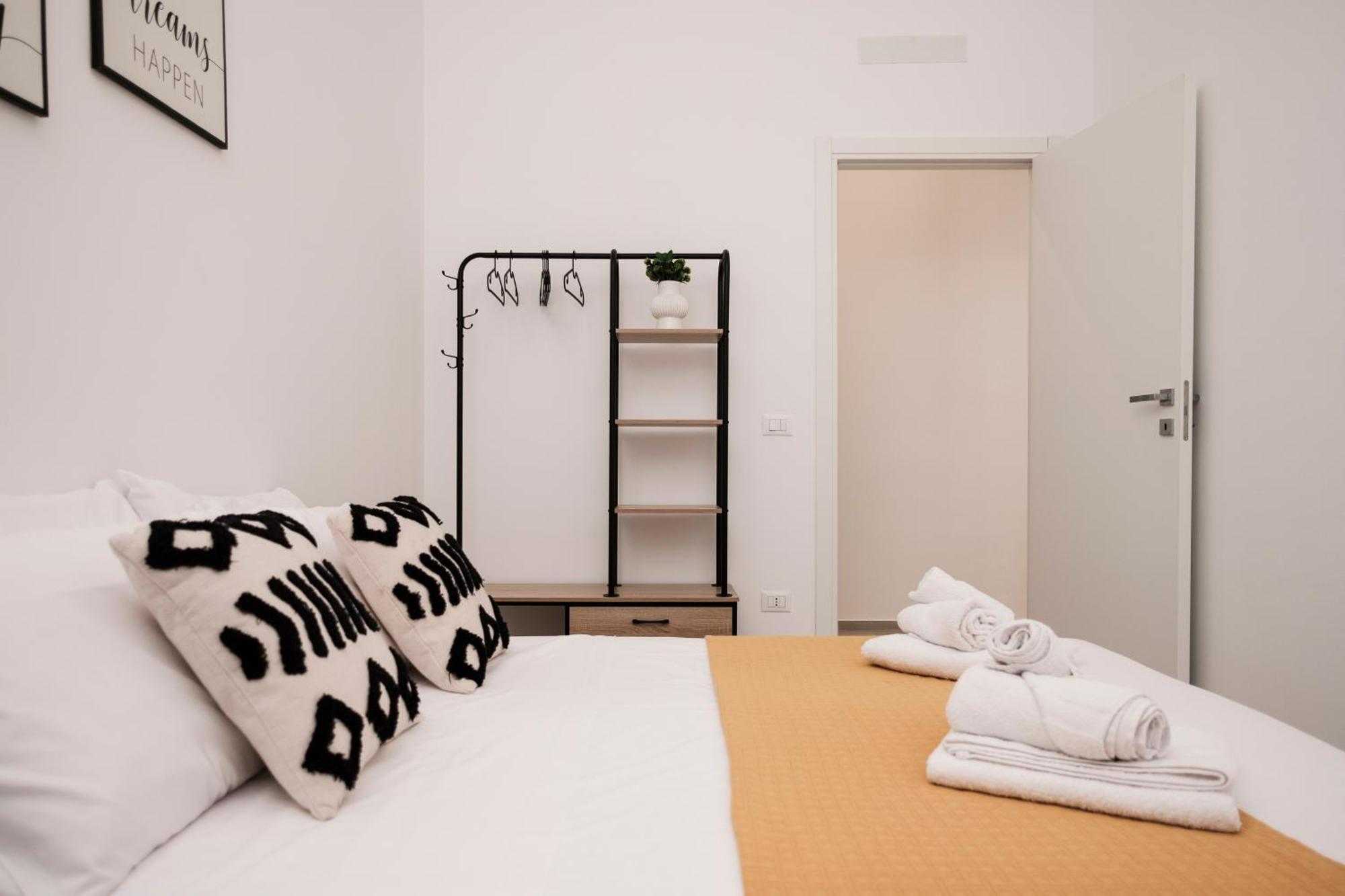 Pepoli Deluxe - Exclusive Apartment - Free Parking Trapani Bagian luar foto