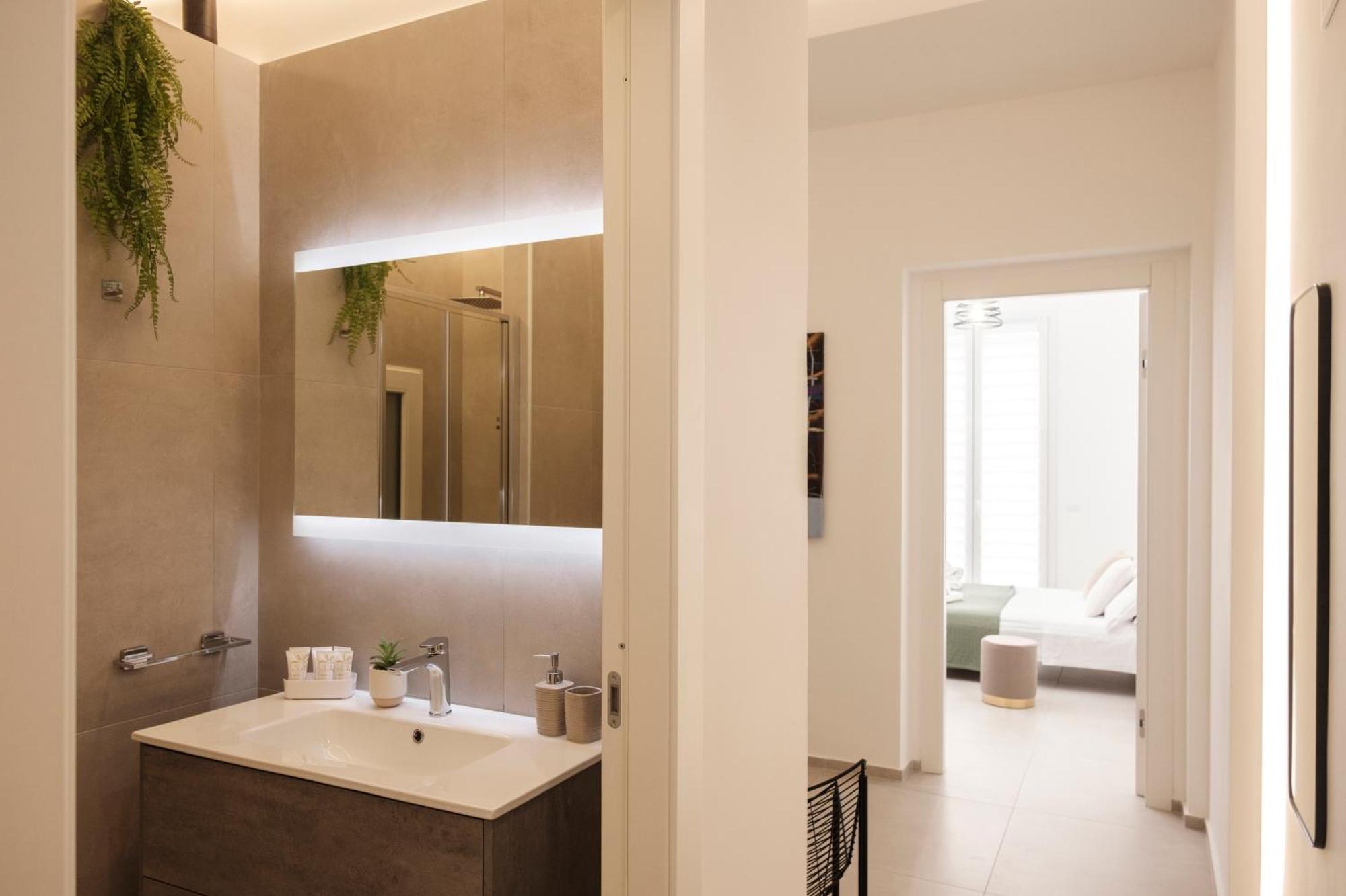 Pepoli Deluxe - Exclusive Apartment - Free Parking Trapani Bagian luar foto